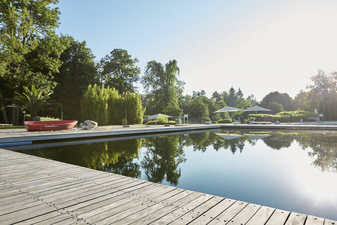 Naturbecken Parkbad mit Steg